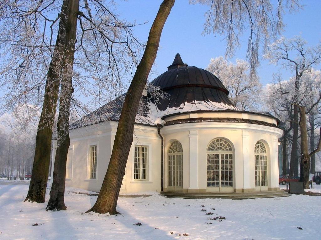 Palac Kurozweki Aparthotel Bagian luar foto