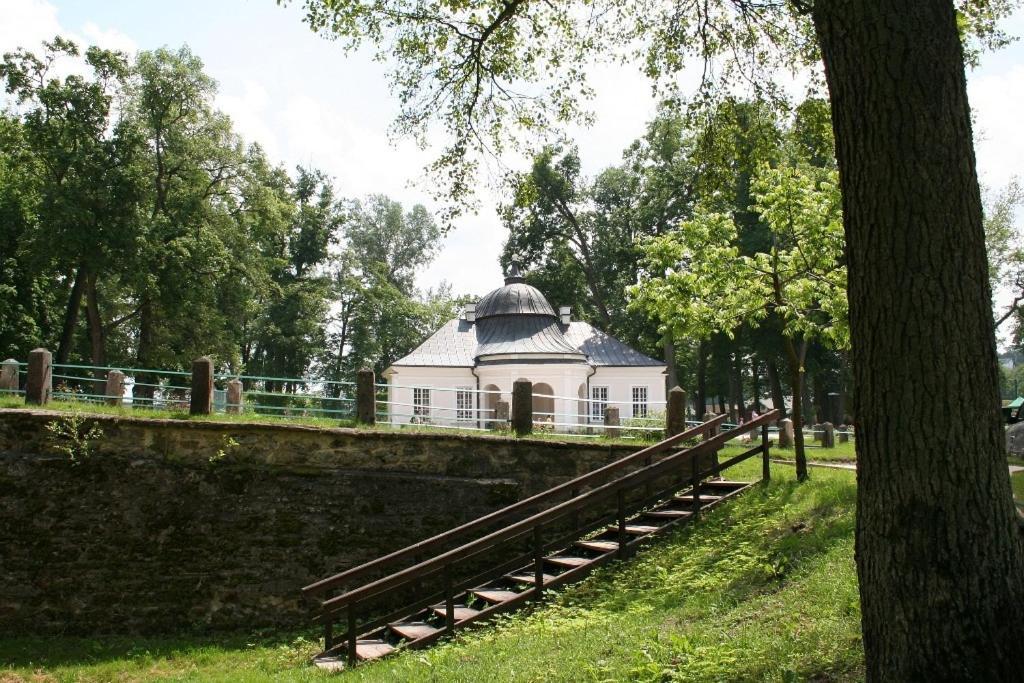 Palac Kurozweki Aparthotel Bagian luar foto