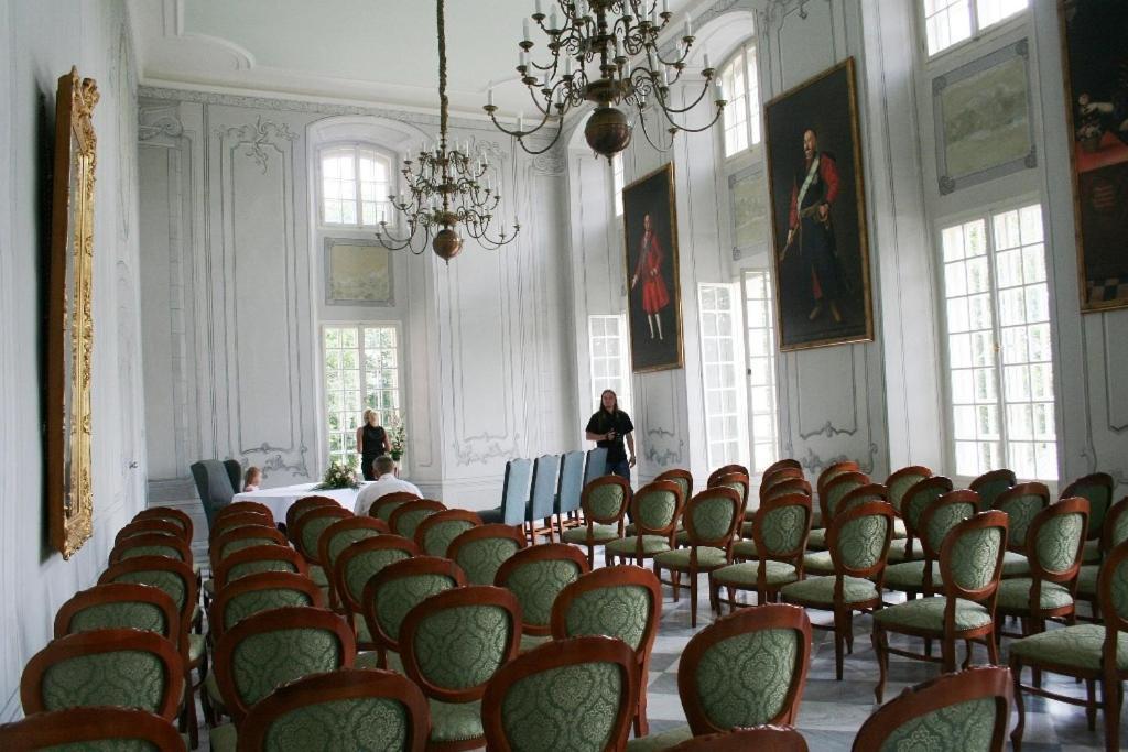 Palac Kurozweki Aparthotel Bagian luar foto