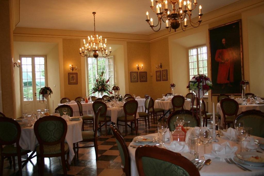 Palac Kurozweki Aparthotel Bagian luar foto