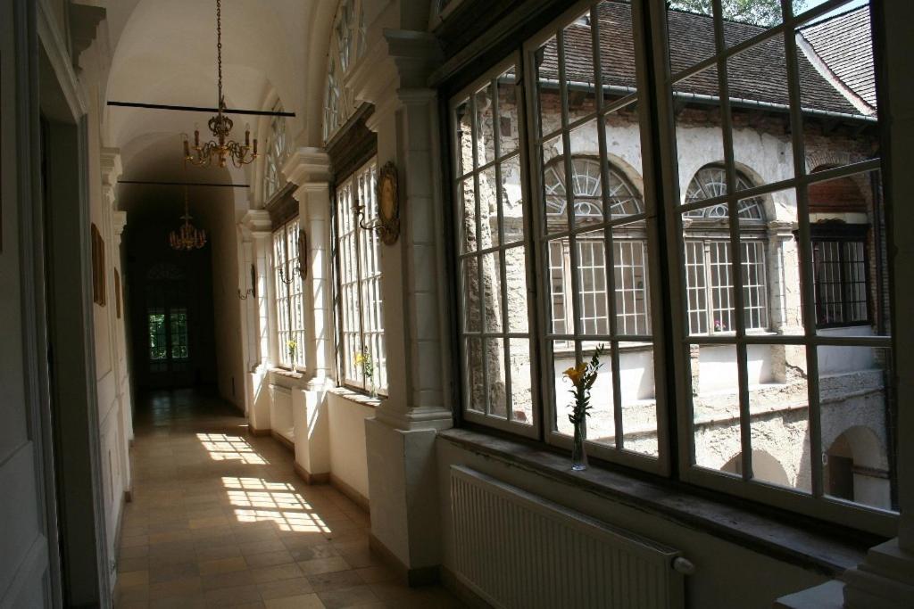 Palac Kurozweki Aparthotel Bagian luar foto