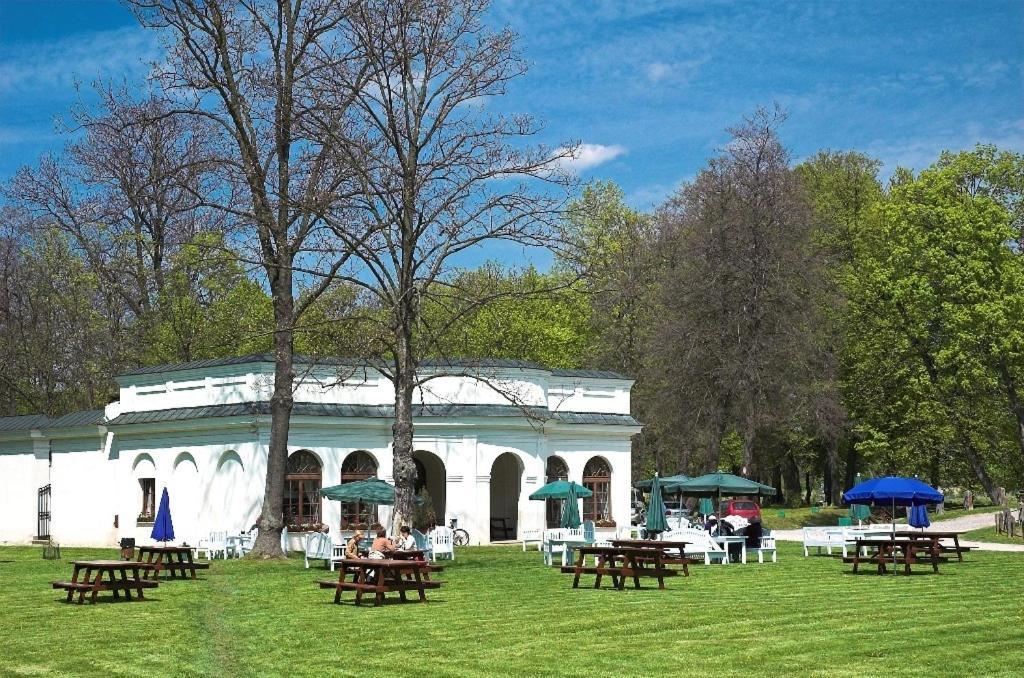 Palac Kurozweki Aparthotel Bagian luar foto