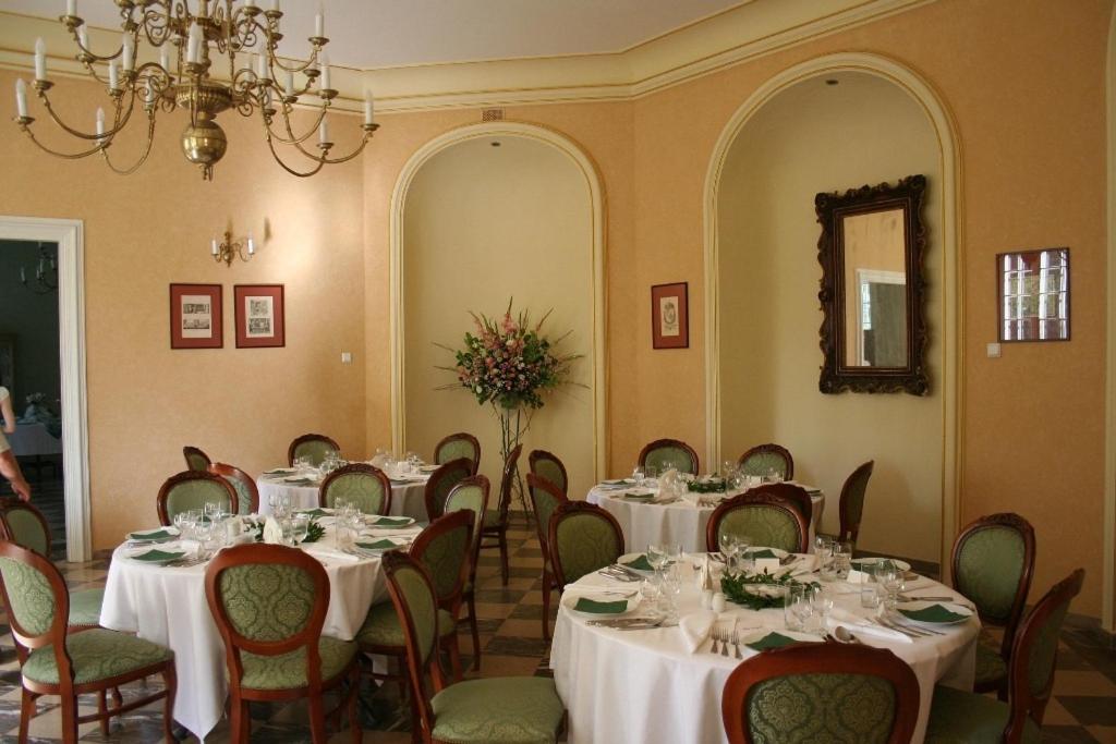 Palac Kurozweki Aparthotel Bagian luar foto