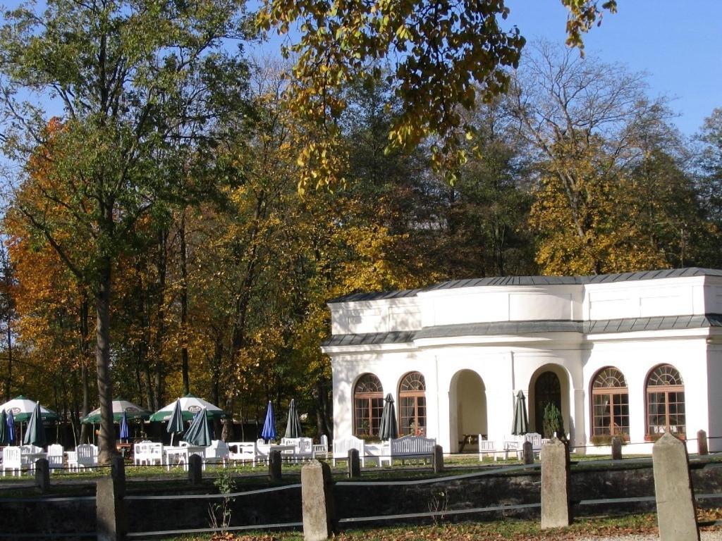 Palac Kurozweki Aparthotel Bagian luar foto