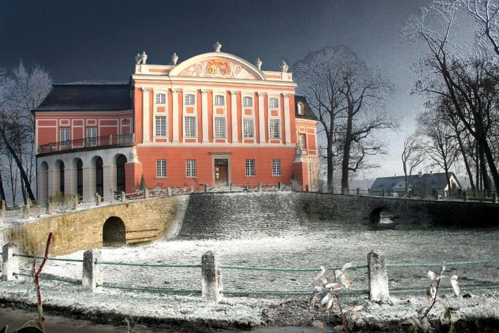 Palac Kurozweki Aparthotel Bagian luar foto